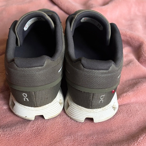 On Running Men's Cloud 6 Athletic Shoes in Olive and Gray - Picture 4 of 6